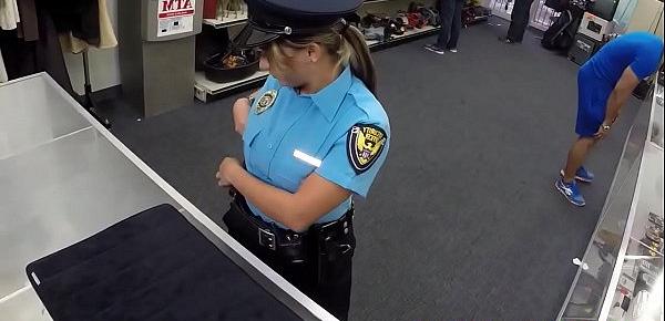  Police pawnee babe facialized by pawnbroker